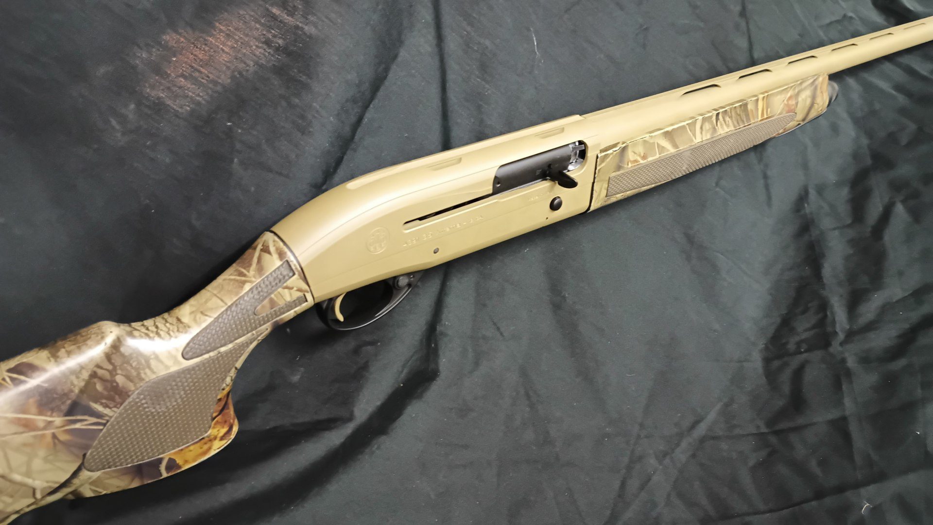 Beretta shotgun two-tone Cerakote — Hux Customs